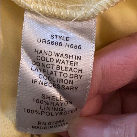 NWOT ONE CLOTHING Floral Dress Yellow M - Picture 9 of 9